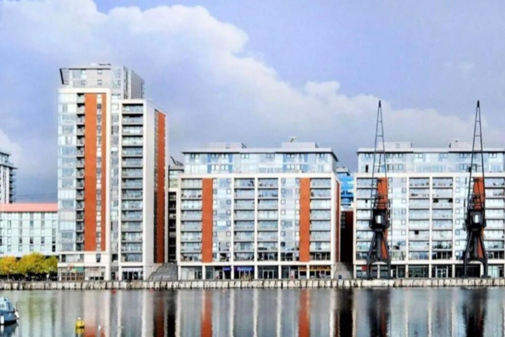 Lovely Waterfront Flat Canary Wharf Excel Centre Lejlighed London Eksteriør billede